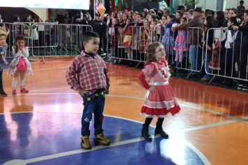 Foto - PREFEITURA DE PEDRINHAS PAULISTA REALIZA FESTA JUNINA DA EMEF PROF. CLÓVIS MANFIO 2025.