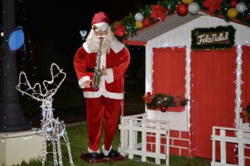 Foto - PROMOVE CANTATA DE NATAL E ENTREGA DE BRINQUEDOS COM A CHEGADA DO PAPAI NOEL