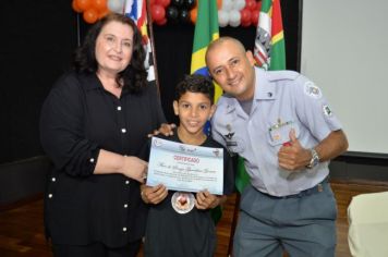 Foto - FORMATURA DO PROERD 2024 EM PEDRINHAS PAULISTA. 