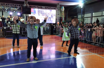 Foto - PREFEITURA DE PEDRINHAS PAULISTA REALIZA FESTA JUNINA DA EMEF PROF. CLÓVIS MANFIO 2025.