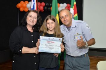 Foto - FORMATURA DO PROERD 2024 EM PEDRINHAS PAULISTA. 