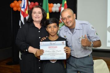 Foto - FORMATURA DO PROERD 2024 EM PEDRINHAS PAULISTA. 