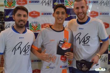 Foto - GOLEIRO PAULO VICTOR VISITA PEDRINHAS PAULISTA