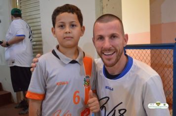 Foto - GOLEIRO PAULO VICTOR VISITA PEDRINHAS PAULISTA