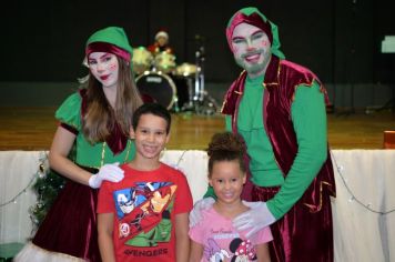 Foto - PROMOVE CANTATA DE NATAL E ENTREGA DE BRINQUEDOS COM A CHEGADA DO PAPAI NOEL