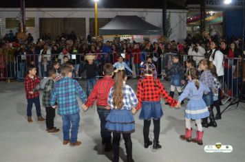 Foto - PREFEITURA MUNICIPAL REALIZA FESTA JUNINA DA ESCOLA CLOVIS MANFIO 2023.