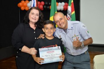 Foto - FORMATURA DO PROERD 2024 EM PEDRINHAS PAULISTA. 