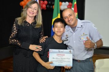 Foto - FORMATURA DO PROERD 2024 EM PEDRINHAS PAULISTA. 