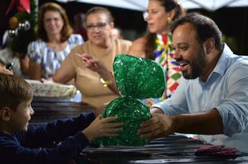 Foto - PROMOVE CANTATA DE NATAL E ENTREGA DE BRINQUEDOS COM A CHEGADA DO PAPAI NOEL