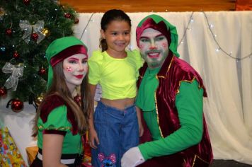 Foto - PROMOVE CANTATA DE NATAL E ENTREGA DE BRINQUEDOS COM A CHEGADA DO PAPAI NOEL