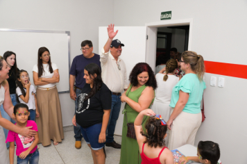 Foto - PREFEITURA INAUGURA REFORMA E ADEQUAÇÃO DA ECOLA CLOVIS MANFIO.