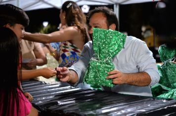 Foto - PROMOVE CANTATA DE NATAL E ENTREGA DE BRINQUEDOS COM A CHEGADA DO PAPAI NOEL