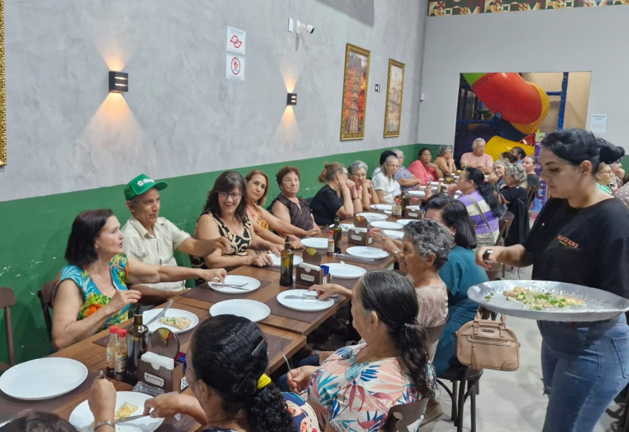 PREFEITURA MUNICIPAL PROMOVE PASSEIO EM COMEMORAÇÃO AO DIA DO IDOSO.