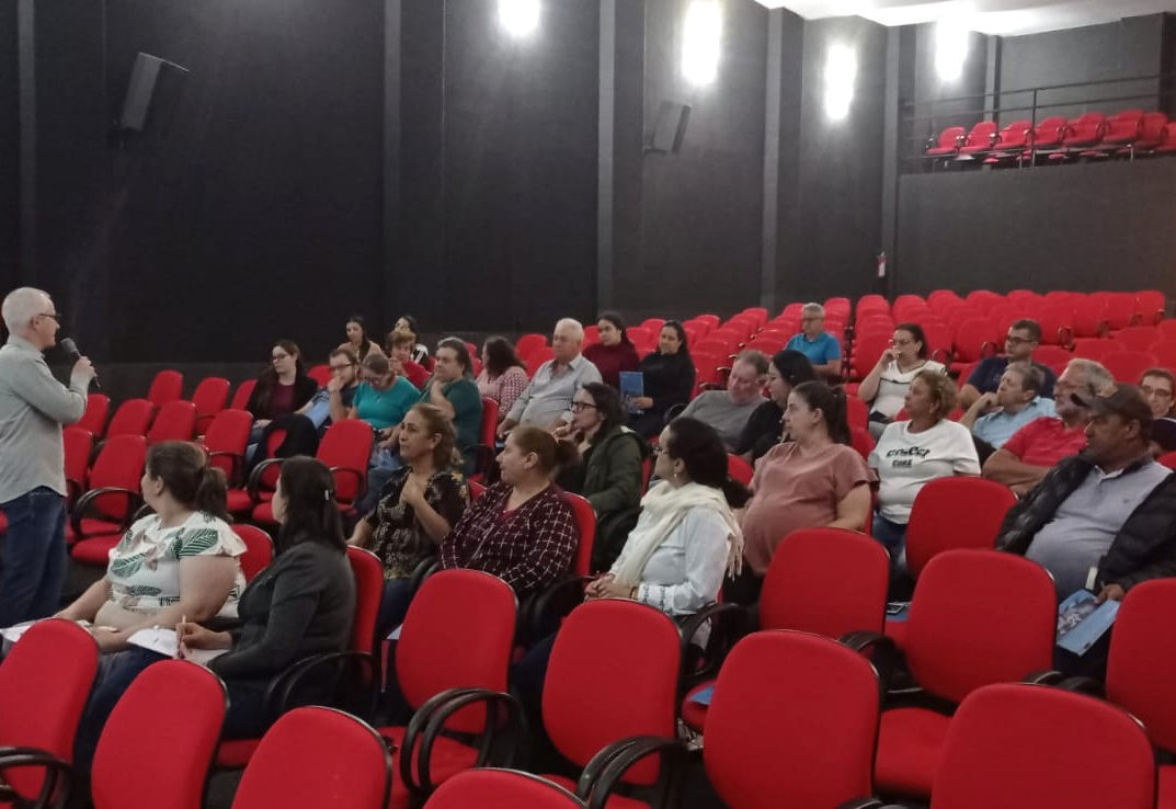 OFICINA DO SEBRAE CAPACITA PRODUTORES E COMERCIANTES DE PEDRINHAS PAULISTA.