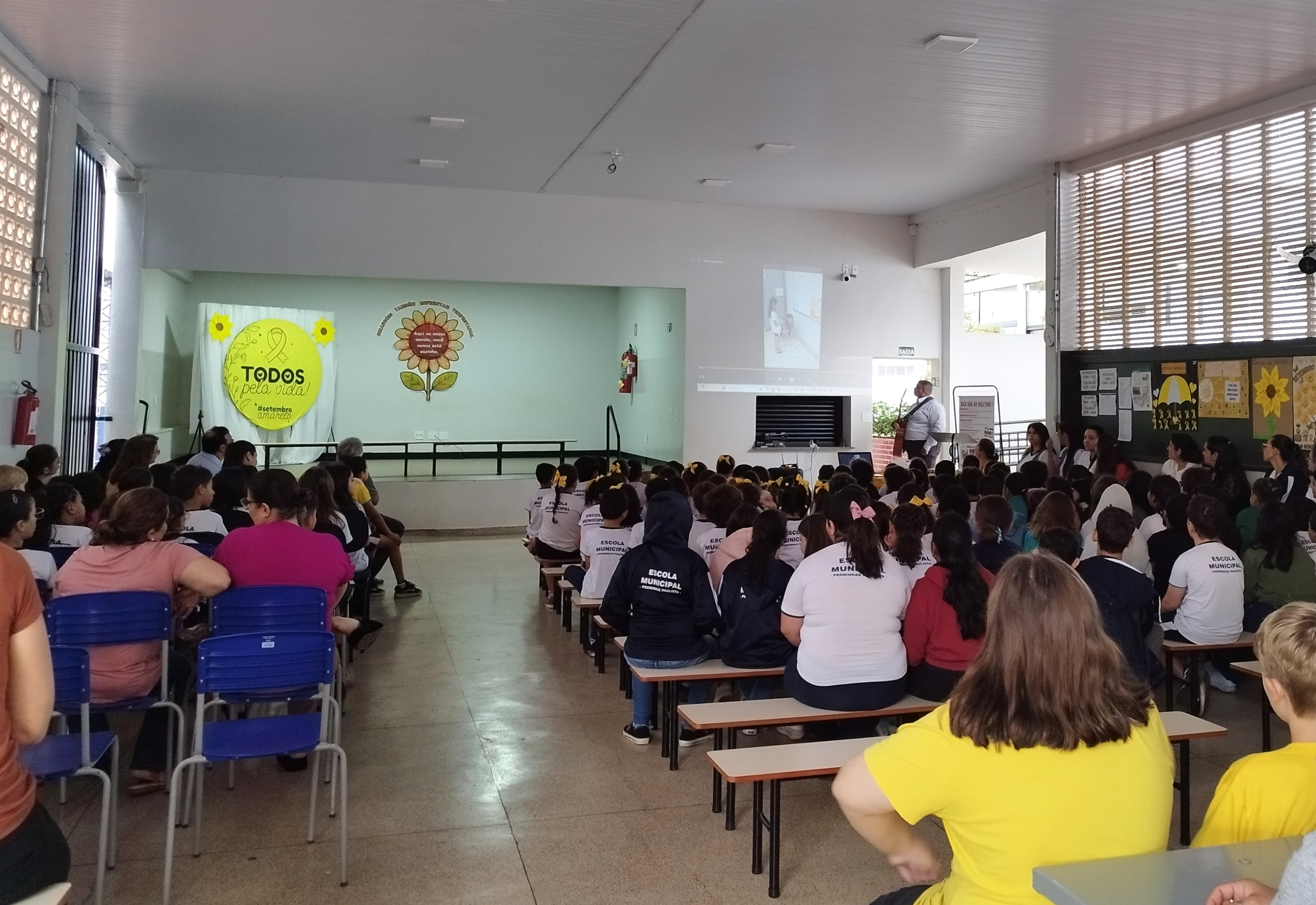 ALUNOS DA EMEF PROF. CLOVIS MANFIO REALIZAM APRESENTAÇÕES EM ALUSÃO AO SETEMBRO AMARELO.